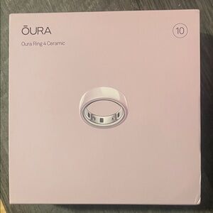 Oura Ring 4 in Soft Pink Ceramic